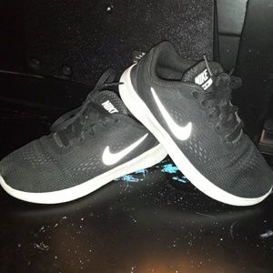 Toddler boys Nike Tennis Shoes